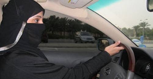 Suudi Kadınlar 17 Haziran'da Direksiyon Başına Geçiyor