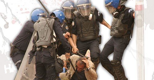 Afişe "Polisi Aşağılıyor" Diye Toplatma