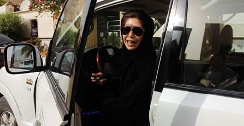 Suudi Arabistan'da Beş Kadın Sürücü Gözaltında