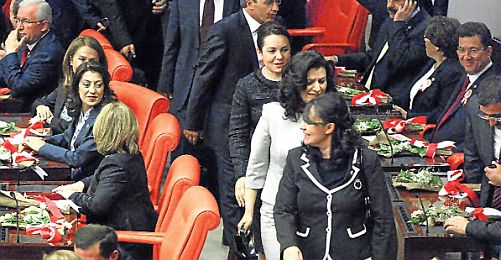 Meclis "Bayan"ı Kaldırıp Pantolona İzin Verecek