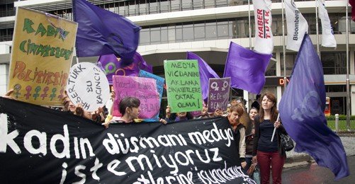 Kadınlar Fatih Altaylı'yı Protesto Etti
