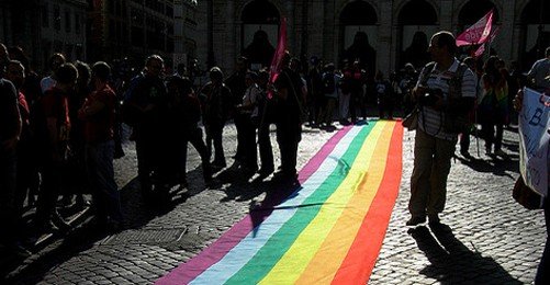LGBT Derneklerinden Erol Köse'ye Suç Duyurusu