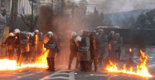Yunanistan'da İsyan Ateşi!
