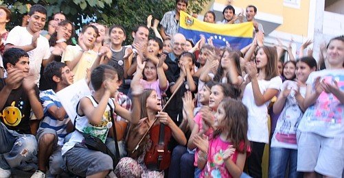 Venezula ve Türkiyeli Çocuklar Müzikte Buluşuyor