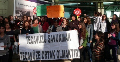İzmir Kitap Fuarı'nda Muğla Baro Başkanına Protesto