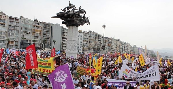 İzmir'de Emekçiler Meydana Sığmadı