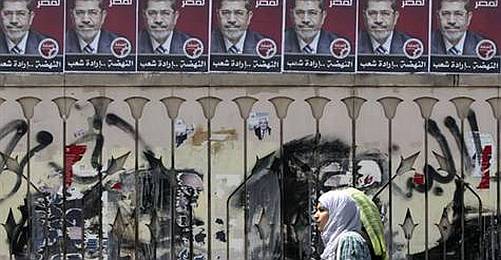 Mısır'da Mahkeme Seçim Sürecini Durdurdu