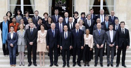 Hollande Maaşları Yüzde 30 Düşürdü