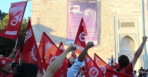Aya İrini Önünde Borusan Protestosu