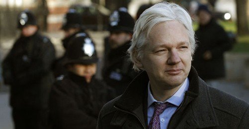 Assange Ekvador Büyükelçiliği'ne Sığındı
