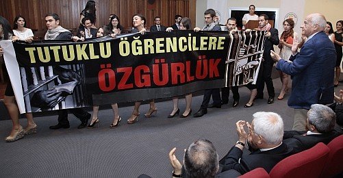 Galatasaray Öğrencileri "Puşi"leriyle Mezun Oldu