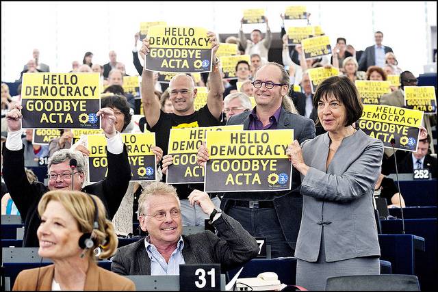 "Merhaba Demokrasi, Güle Güle ACTA"