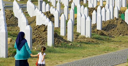 17. Yıl Dönümü'nde Srebrenitsa Anıldı