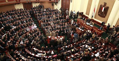 Mısır Meclis'i Askere Rağmen Toplandı
