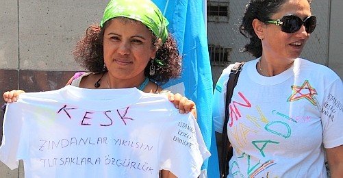 KESK'li Tutuklu Kadınlara Tişört Gönderdiler