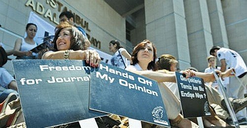 RSF ve EFJ: Gazetecileri Tahliye Edin!
