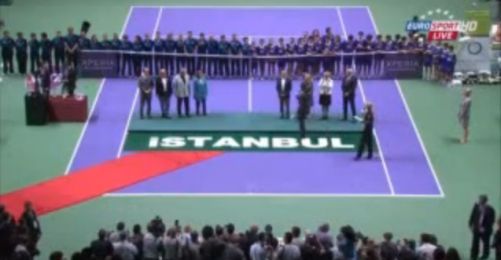 Tenis Seyircisi Bakanları Yuhaladı