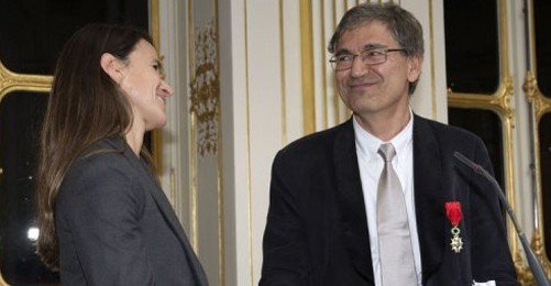 Orhan Pamuk'a Légion d'Honneur