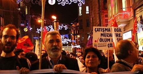 Taksim'de Meşaleli Yürüyüş