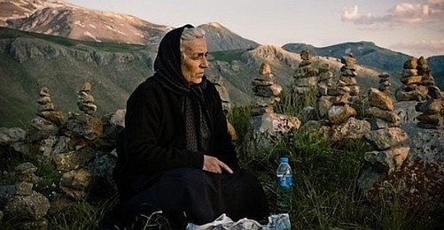 Babamın Sesi, Annemin Sessizliği