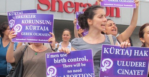 Kadınlar ''Kürtaj Yasası''nın Takipçisi