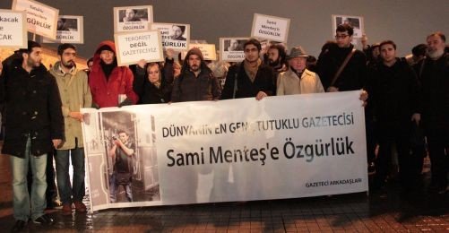 Gazeteciler Menteş'e Özgürlük için Taksim'de