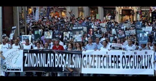 DİSK'ten Tutuklanan Pankarta Destek