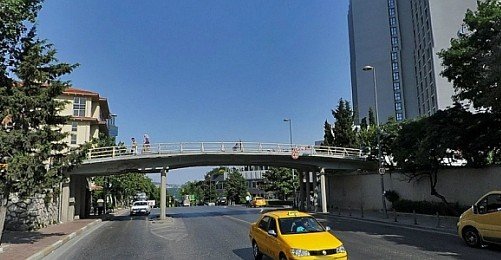 Gezi Parkı'nın 70 Yıllık Köprüsünü Yıktılar 