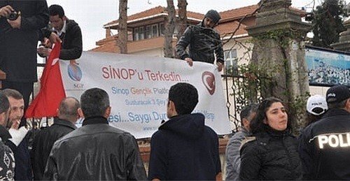 Angry Mob Winds Up Kurdish Deputies in Sinop