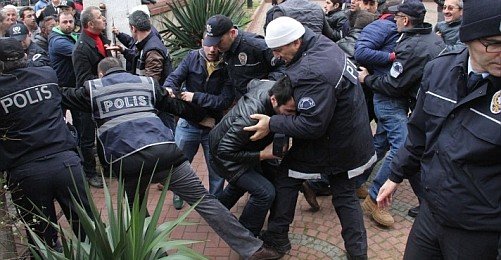 Kürkçü: Polis ile Kitle Kol Kola
