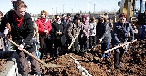 Diyarbakır'da Özdaş'ın Cenazesini Kadınlar Taşıdı