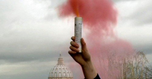 Vatikan'dan Pembe Duman Yükseldi
