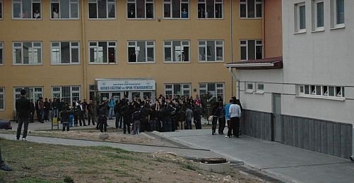Erciyes Üniversitesi'nde Öğrencilere Saldırı