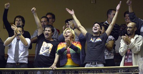 Uruguay'da Eşcinsel ve Heteroseksüel Evlilik Aynı Yasada