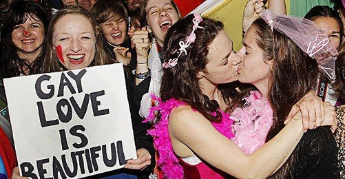 Yeni Zelanda Evlilik Eşitliğini Kabul Etti