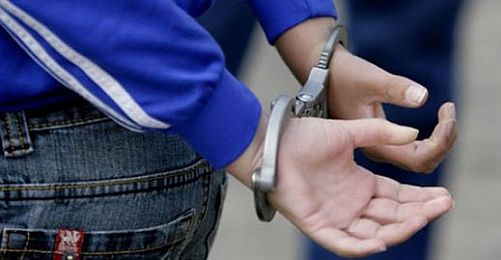 Polise “Neden” Diye Soran Avukata Kelepçe, Darp, Gözaltı