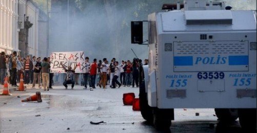 Polisten Beşiktaş Taraftarına Orantısız Gazlı Müdahale