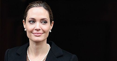 "Jolie, Meme Ameliyatından Çekinen Kadınlara Cesaret Verdi"