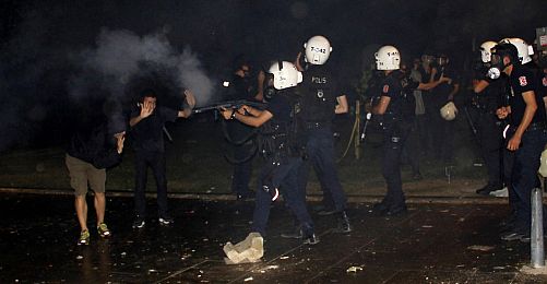 Polis Gezi’ye Yine Saldırdı