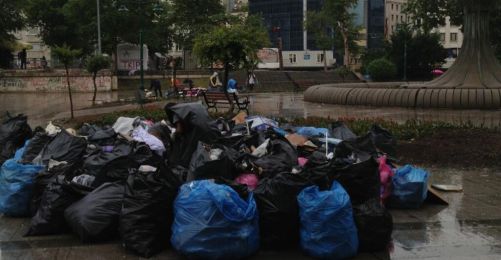 Direnişçiler Gezi Parkı'nı Temizledi