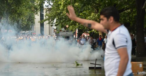 Ankara ve Adana'da Polis Saldırdı
