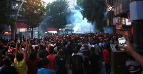 Ankara'da Polis Saldırısı Sürüyor