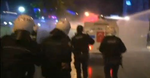 Erdoğan Ankara’da, Polis Saldırısı Sürüyor