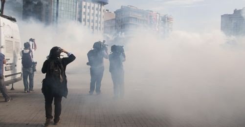 Polis Şiddeti Gazetecileri de Hedef Alıyor