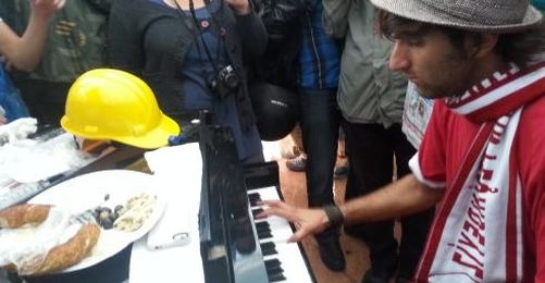 Polis Gezi Direnişinin Piyanosuna da El Koydu!