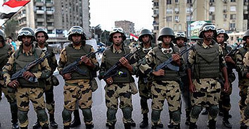 Mısır'da Darbe Önce Basını Vurdu