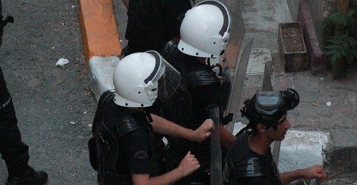 AKP'li Erdem: Kask Numarası Olmayan Polisler Yeni İşe Alındı