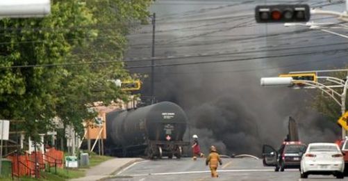 Kanada'da Tren İnfilak Etti, 30 Bina Yok Oldu