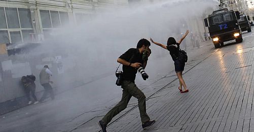 RSF: Yetkililer Gazetecileri Hedef Almayı Sürdürüyor