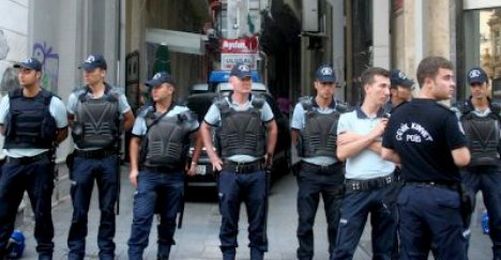 "Ulusal Kanal ve Aydınlık'a Yapılan Polis Baskınını Kınıyoruz"